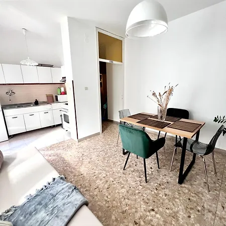 Ultimo Piano Con Parcheggio 트리에스테